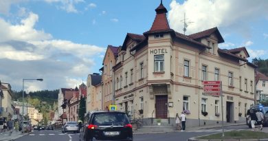 Místo dopravní nehody u hotelu Havlíček v Luhačovicích
